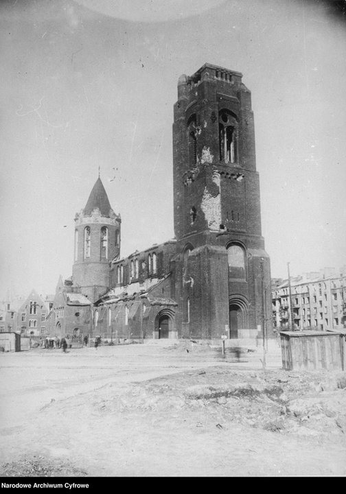 Uszkodzony kościół Niepokalanego Poczęcia Najświętszej Marii Panny parafii św. Jakuba Apostoła przy pl. Narutowicza w Warszawie, 1946 r.