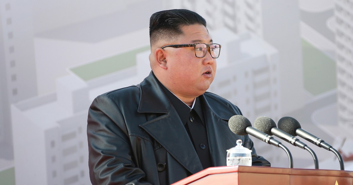 Walka Korei Północnej z COVID-19. Zamiast szczepień woda z solą