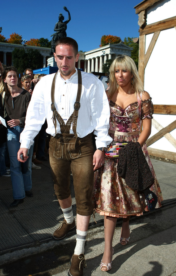 Franck Ribery z żoną Wahiba podczas Oktoberfest / Fot. Getty Images