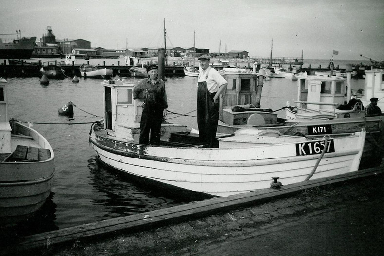 Rybacy Børge Laursen i Jacob Andersen przepłynęli około dziesięciu przepraw z żydowskimi uchodźcami na kutrze "Marie" w październiku 1943 r.