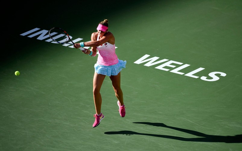 Latająca Szarapowa, ekstremalna mini Halep, szpagat Hradeckiej na Indian Wells