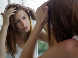 To już ostatni dzwonek! Kilka sposobów na to, by włosy ostatecznie przestały odczuwać destrukcyjne skutki zimy