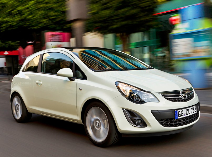 Nowy opel corsa robi do nas "piękne oczy" i ma nowy silnik, który spali zaledwie 3,5 l/100 km