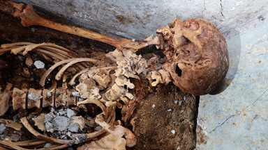 Cenne znalezisko w Pompejach. To  szczątki niewolnika, który został kapłanem 