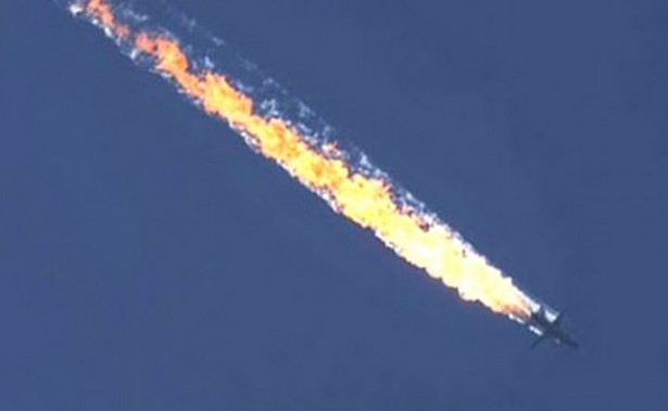 Turecki F-16 zestrzelił rosyjski samolot przy granicy z Syrią. Przynajmniej jeden pilot nie żyje [ZDJĘCIA i WIDEO]