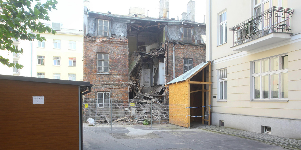 Zawaliła się kolejna część zabytkowej kamienicy przy Poznańskiej 21