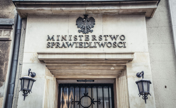 Setki milionów złotych trafiły do okręgów jednej partii. Ministerstwo Sprawiedliwości opublikowało interaktywną mapę