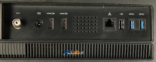 Tył: gniazdo antenowe, wejście i wyjście HDMI, gniazdo sieciowe, a tuż obok - USB 2.0 i dwa USB 3.0