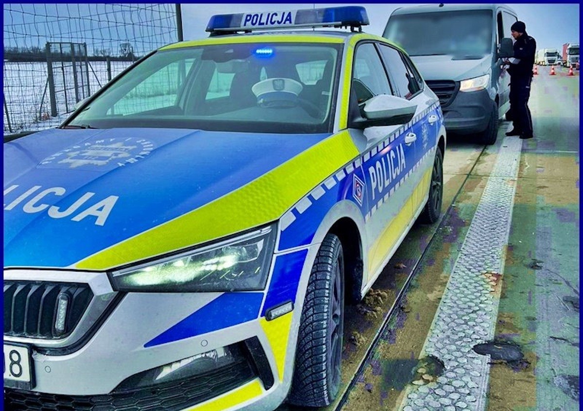Pojechał korytarzem życia, zapłaci 2500 zł