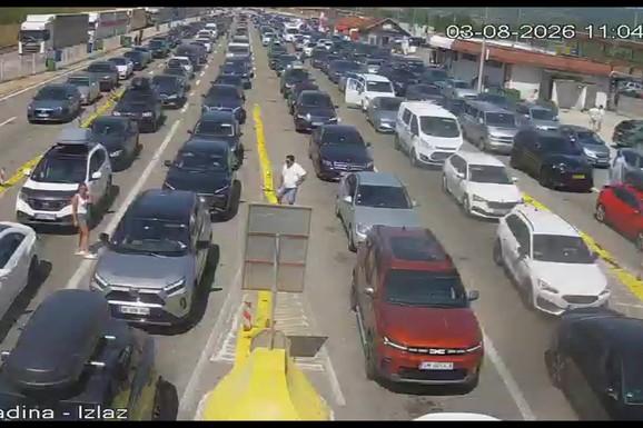 PONESITE DOVOLJNO VODE I NAORUŽAJTE SE STRPLJENJEM! Kolaps na graničnim prelazima u Srbiji: Evo gde su se stvorile kilometarske kolone