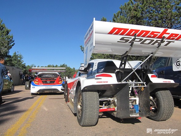 Silnik - model i pojemność H27A, 2736 ccm, podwójne turbodoładowanie