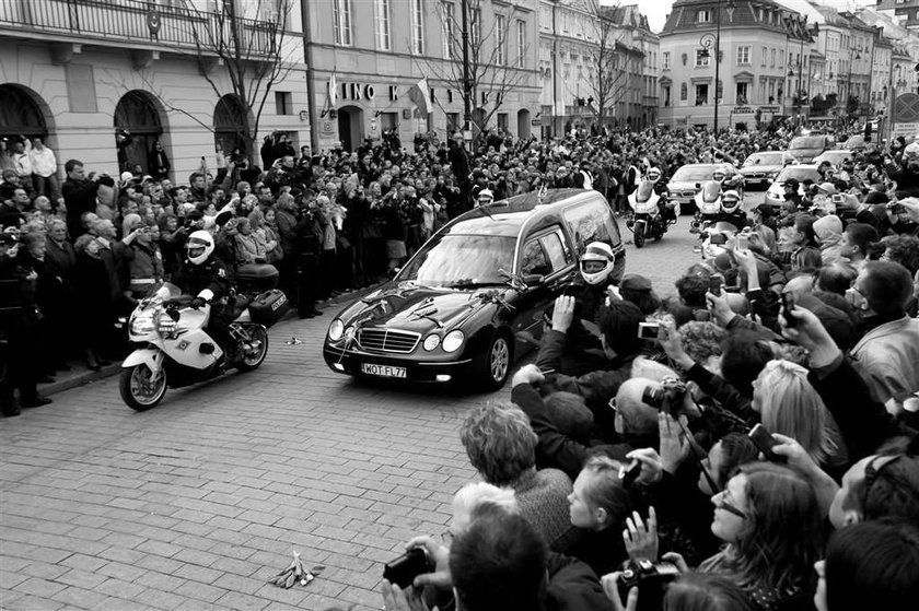 Smoleńsk - politycy i ludzie w żałobie