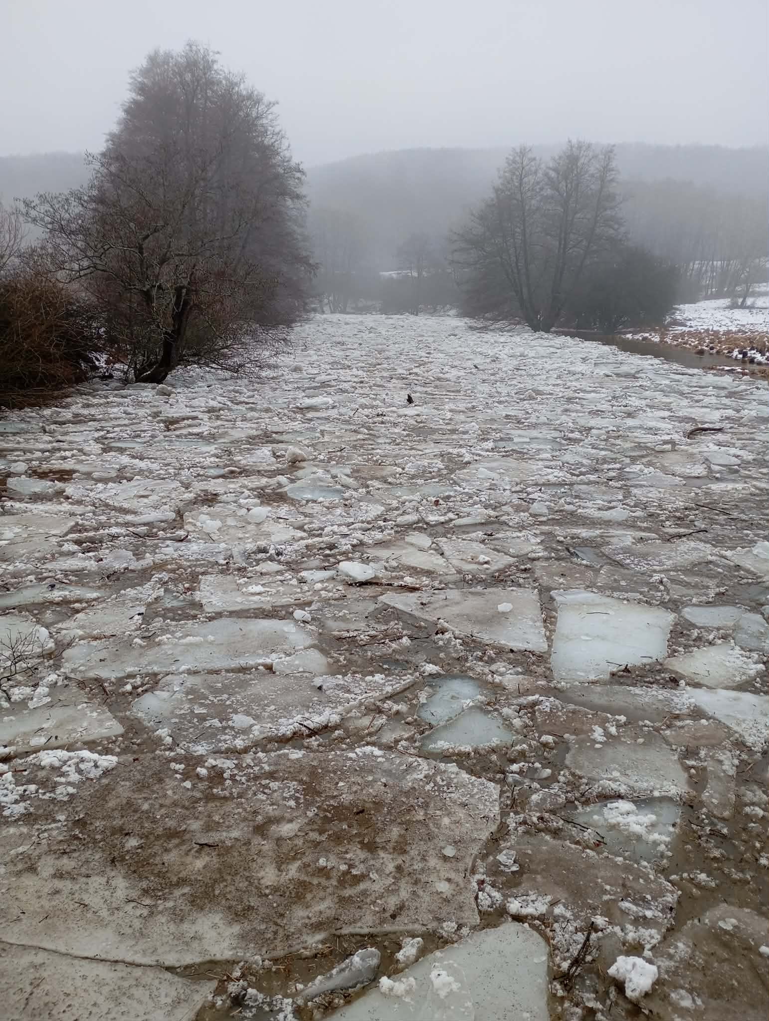 Choď ľadu na Slatine v úseku nad VD Môťová.