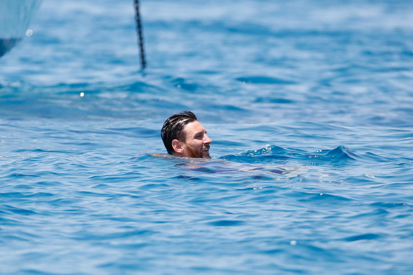 Lionel Messi spotkał się z kibicem. Fan płynął do gwiazdora ponad kilometr