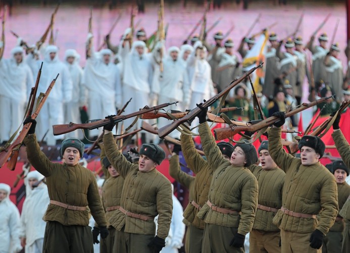 Historyczna parada na Placu Czerwonym