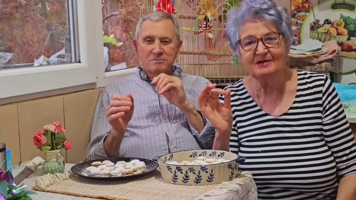 Baka i deka napravili vanilice po receptu starom 50 godina