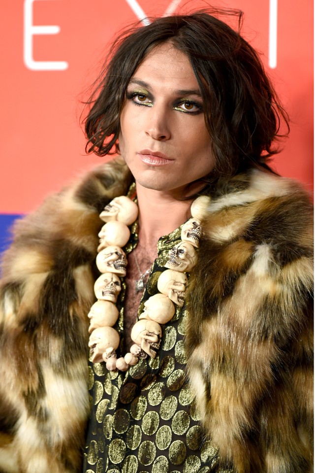 Ezra Miller smink