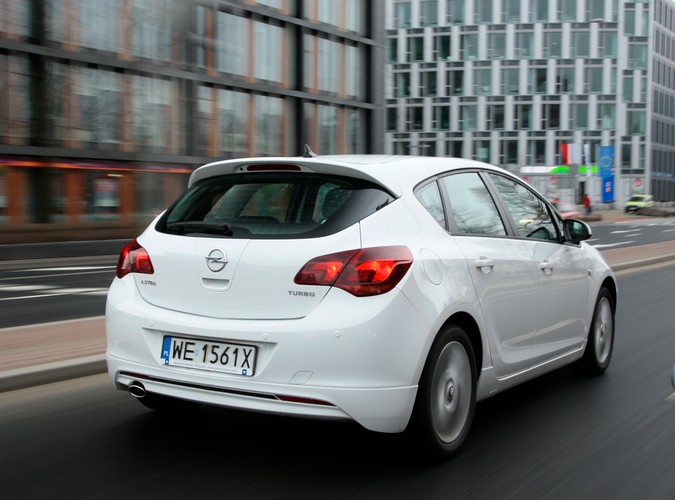 Do redakcji trafiła biała rakieta Opla z turbodoładowanym benzynowym silnikiem 1.4. Oto jak wygląda 140 KM z Gliwic w akcji...