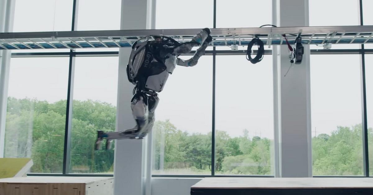 Roboții Atlas Boston Dynamics la o nouă înregistrare.  De data aceasta s-au confruntat cu cursa cu obstacole