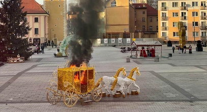 14-latki podpaliły miejską ozdobę świąteczną. Z dymem poszło 70 tys. zł! [WIDEO]