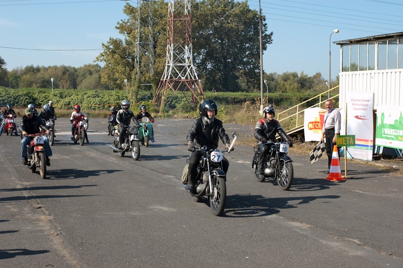 Polskie motocykle i samochody na torze FSO