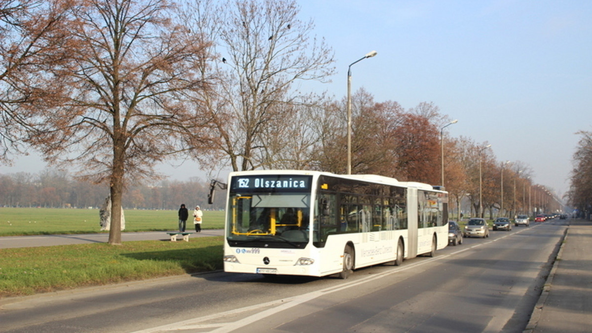 Cztery nowiutkie autobusy dla Krakowa do kasacji - to efekt karambolu, do którego doszło na autostradzie w pobliżu miejscowości Celje w Słowenii.