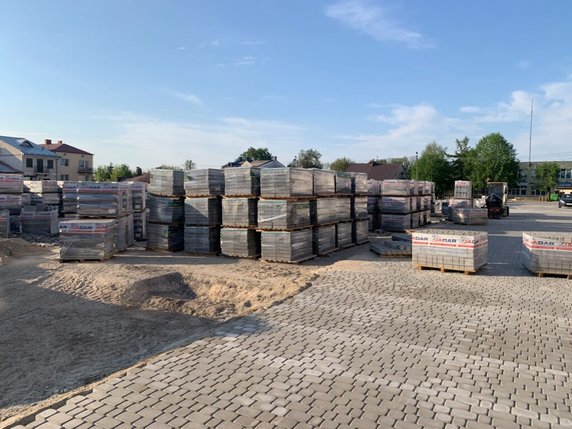 Zniknęła zieleń, jest beton. Tak Łęczna "rewitalizuje" swój rynek