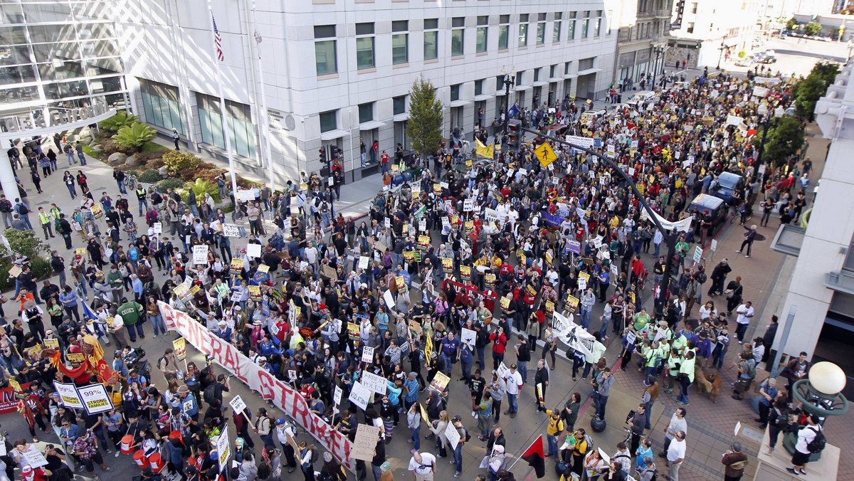 Port w Oakland, w Kalifornii, jeden z największych amerykańskich ośrodków przeładunku kontenerów, został praktycznie unieruchomiony przez demonstrantów protestujących przeciwko nierównościom ekonomicznym - poinformowały lokalne władze.