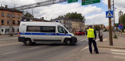 Wypadek na przejściu przy Rzgowskiej w Łodzi. Ranny pieszy