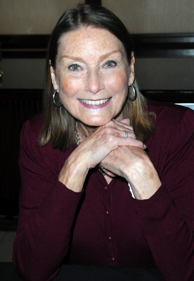 Elhunyt a gyönyörű Bond lány, Tania Mallet