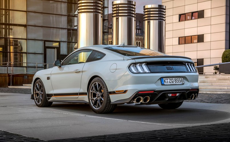 Ford Mustang Mach 1 w kolorze Fighter Jet Gray