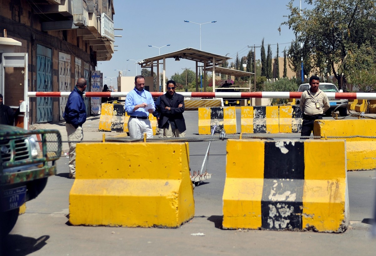 Barierki na ulicach Sany - stolicy Jemenu