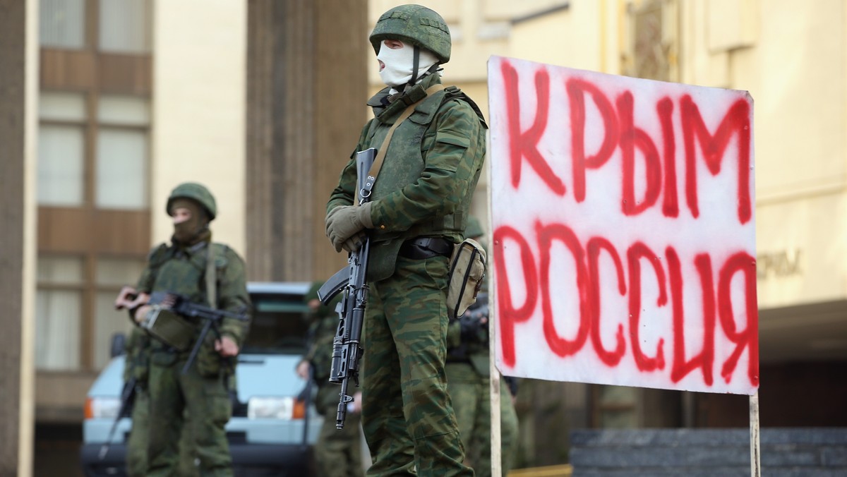 Rosja przestawia aneksję Krymu jako swój wielki triumf. Prawda jest jednak taka, że siedem lat po inwazji zielonych ludzików Kreml nadal płaci za tę decyzję olbrzymią cenę, zarówno czysto finansową, jak i polityczną — pisze prof. Stefan Hedlund*.