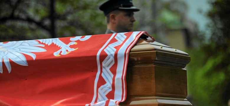 Politycy o identyfikacji ciał po katastrofie smoleńskiej: Państwo PO nie zdało egzaminu