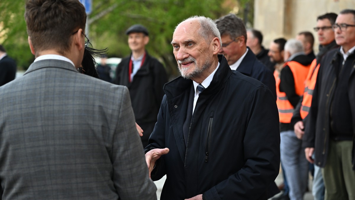 Antoni Macierewicz oskarża premiera o zamach. Złożył wniosek do prokuratury