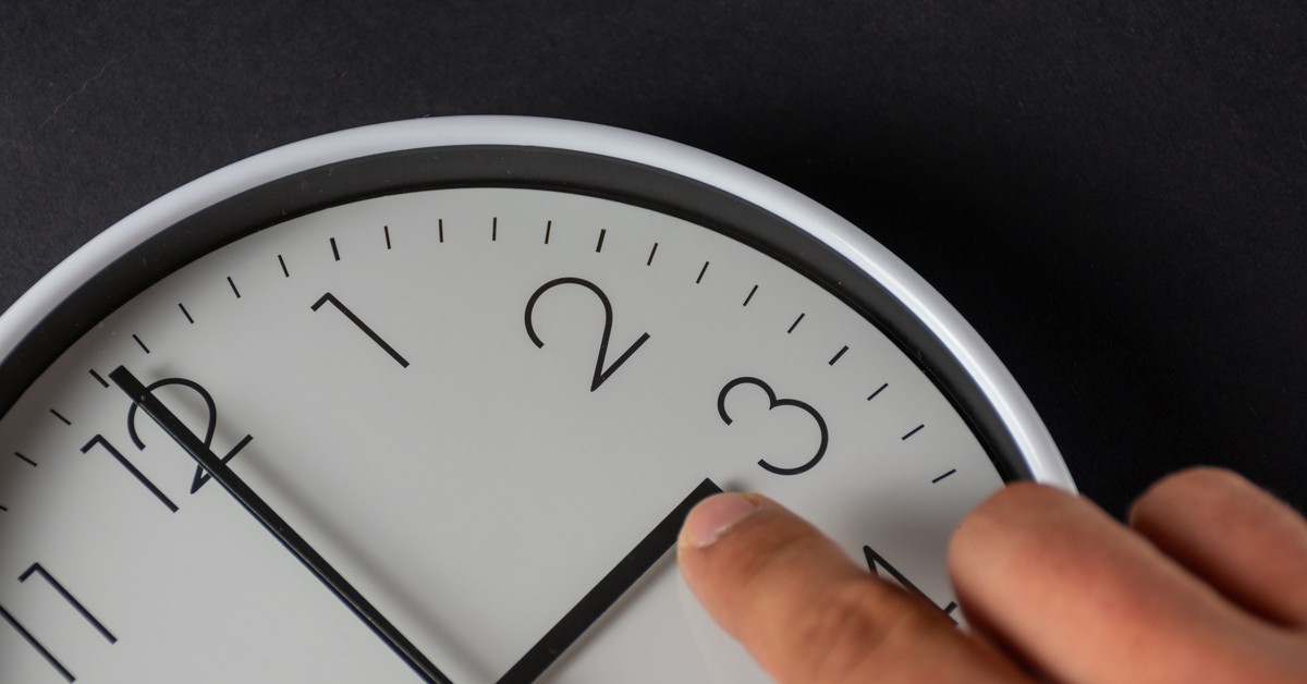 Koniec ze zmianą czasu – co nas czeka? Latem poranki zaczynać się będą o godzinie 3 lub zimą o godzinie 9