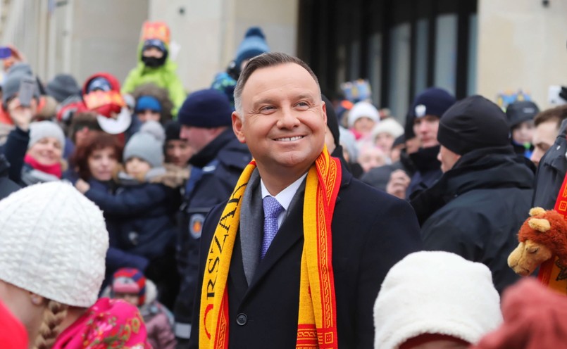 Tradycyjnie uczestnicy spotkali się na placu Zamkowym. Metropolita warszawski kard. Kazimierz Nycz o godz. 12.00 zainaugurował pochód orszaku modlitwą Anioł Pański, następnie odczytano fragment Ewangelii o wędrówce Trzech Mędrców za Gwiazdą do Betlejem. Po drodze dołączył do nich prezydent wraz z małżonką.