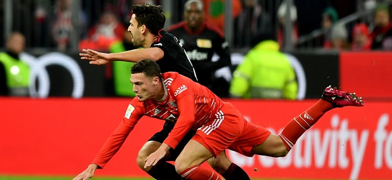 Bayern znów liderem Bundesligi. Brandt zdobył bramkę... plecami