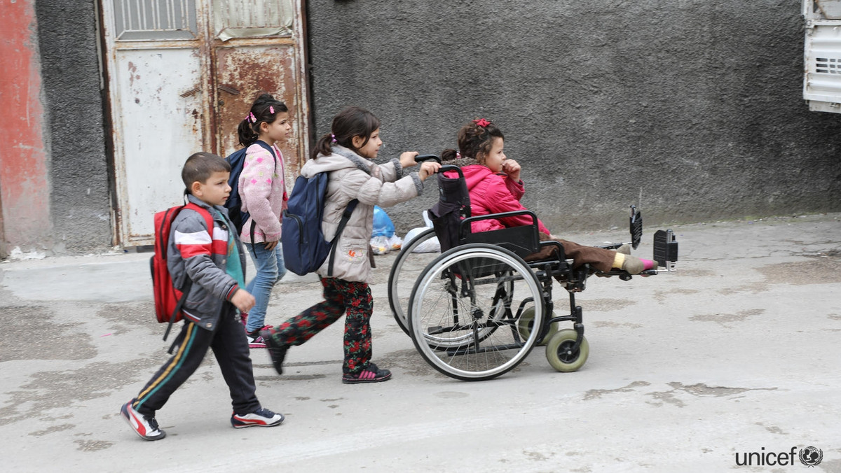 Tylko w ciągu pierwszych dwóch miesięcy 2018 r., na skutek intensyfikacji konfliktu w Syrii około tysiąca dzieci zginęło lub zostało rannych. Obrażenia wojenne są obecnie główną przyczyną zgonów nastolatków w tym kraju, a dzieci z niepełnosprawnościami są zagrożone wykluczeniem.