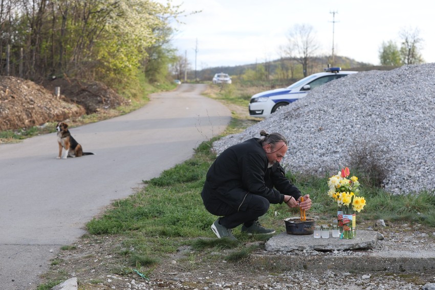 Zapaljene sveće na mestu gde je Danka Ilić nestala