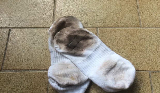 prljava carapa shutterstock 428069803