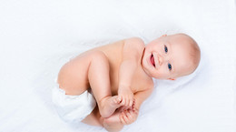 Zielona kupka u niemowlaka - jak to jest naprawdę? Znaczenie diety i ząbkowania