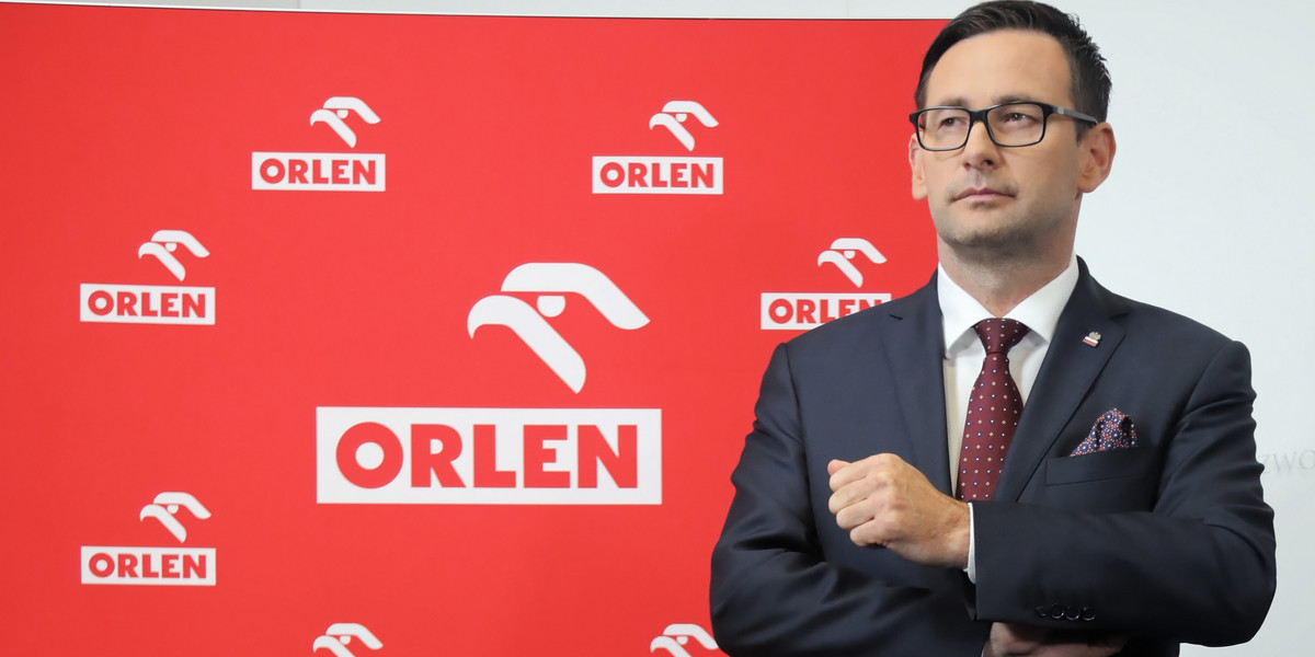 Bezprecedensowe obniżki cen na stacjach paliw Orlenu przedwyborczą zagrywką? Koncern odpowiada na zarzuty
