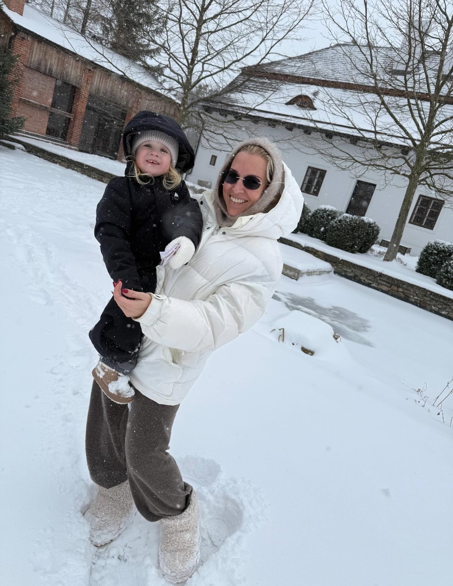 Dominika Cibulková s dcérkou Ninou na zimnej dovolenke. 