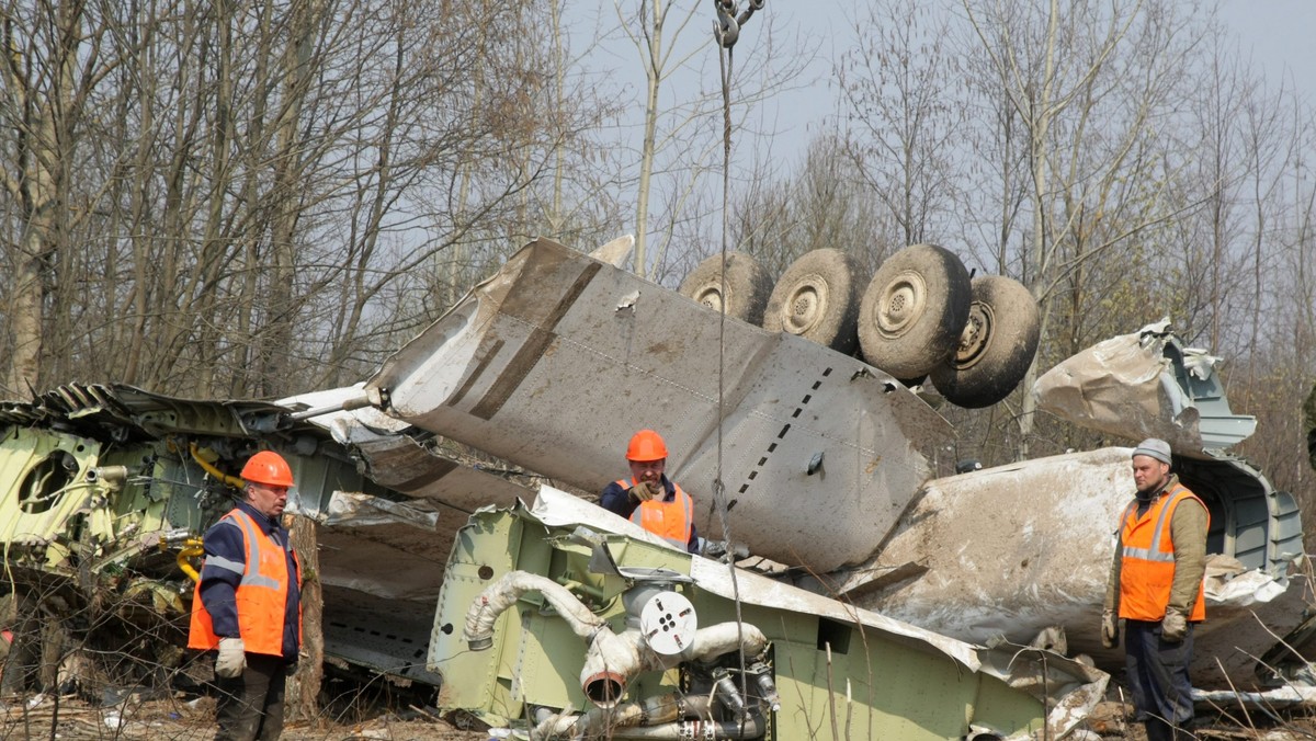 Katastrofa smoleńska. Wizyta prokuratorów badających w Smoleńsku wrak Tu-154M