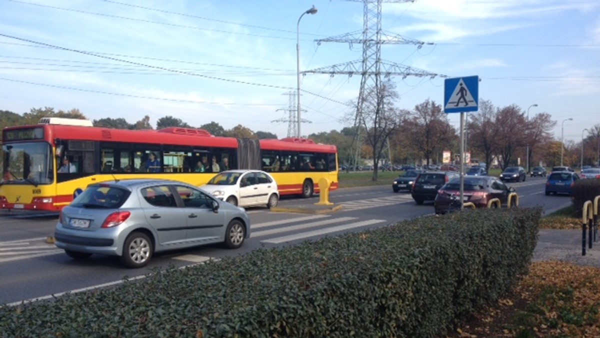 Do końca roku we Wrocławiu zostanie wybudowanych 5 nowych sygnalizacji na przejściach dla pieszych. To miejsca, gdzie piesi mają problem z bezpiecznym przejściem na drugą stronę ulicy, bo kierowcy jeżdzą jak chcą.