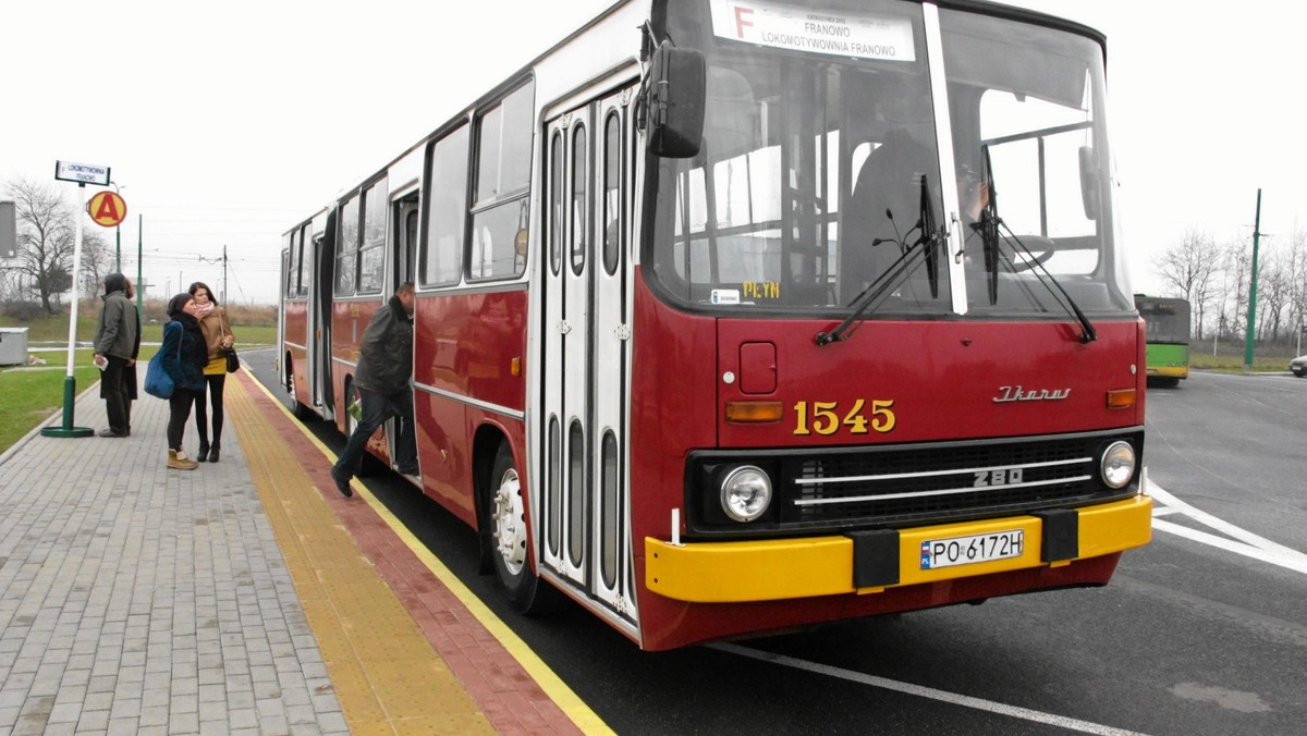 Od 1971 do 1998 r. sprowadzono do Polski ok. 10,8 tys. autobusów miejskich ikarus. W ostatnim czasie pojazdy te wycofują kolejne miasta, niedawno m.in. Warszawa. W piątek oficjalnie zrobiły to Gliwice.