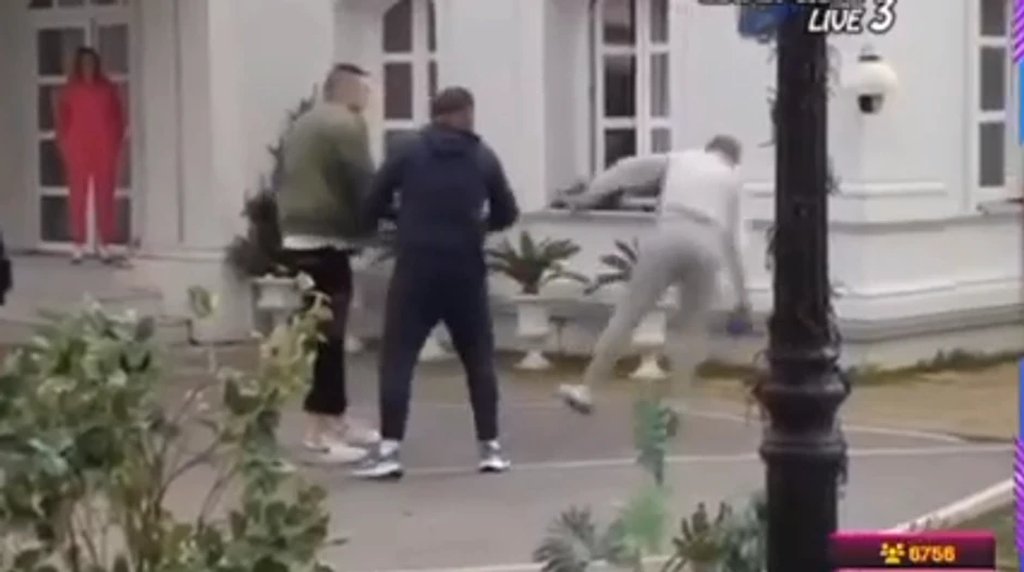 Filip Car udario Bilala pesnicom: "Sad je gotovo, udario si me"