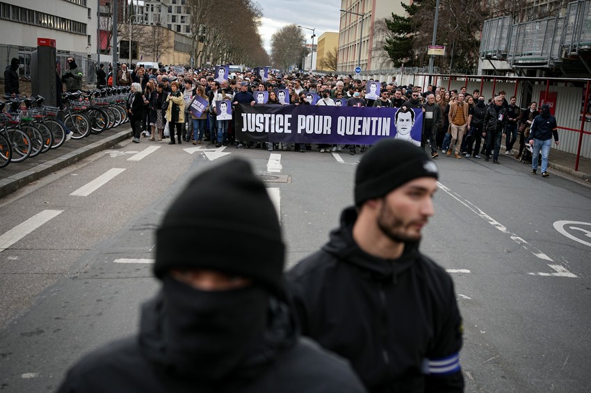 protest za Kventina Deranka pokrivalica