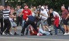 Szarpanina między pseudokibicami w drodze na Stadion Narodowy, PAP/Rafał Guz